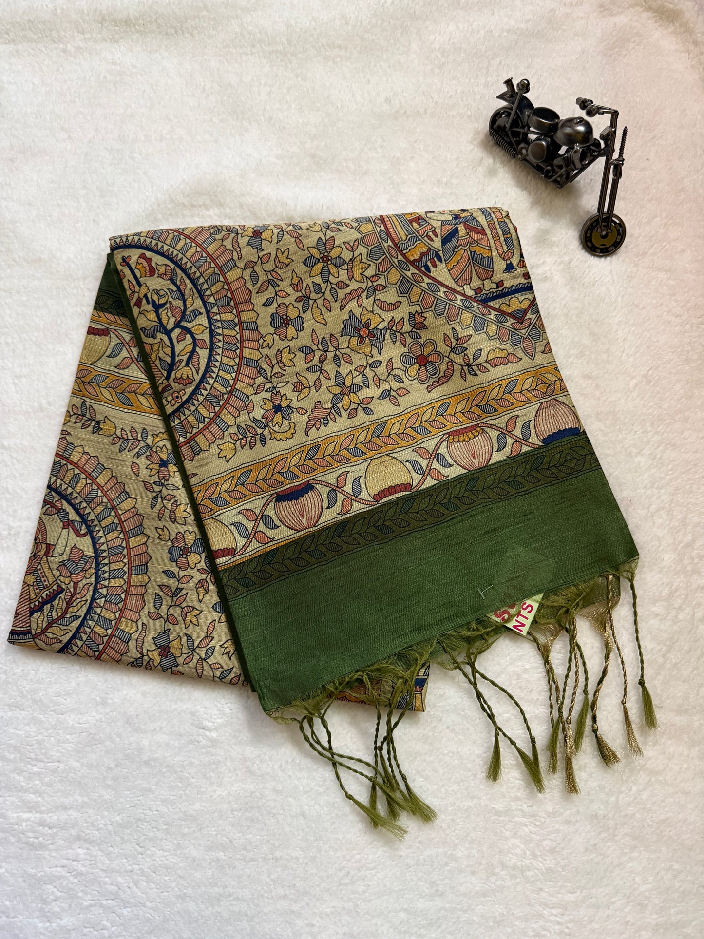 Chitralekha saree
